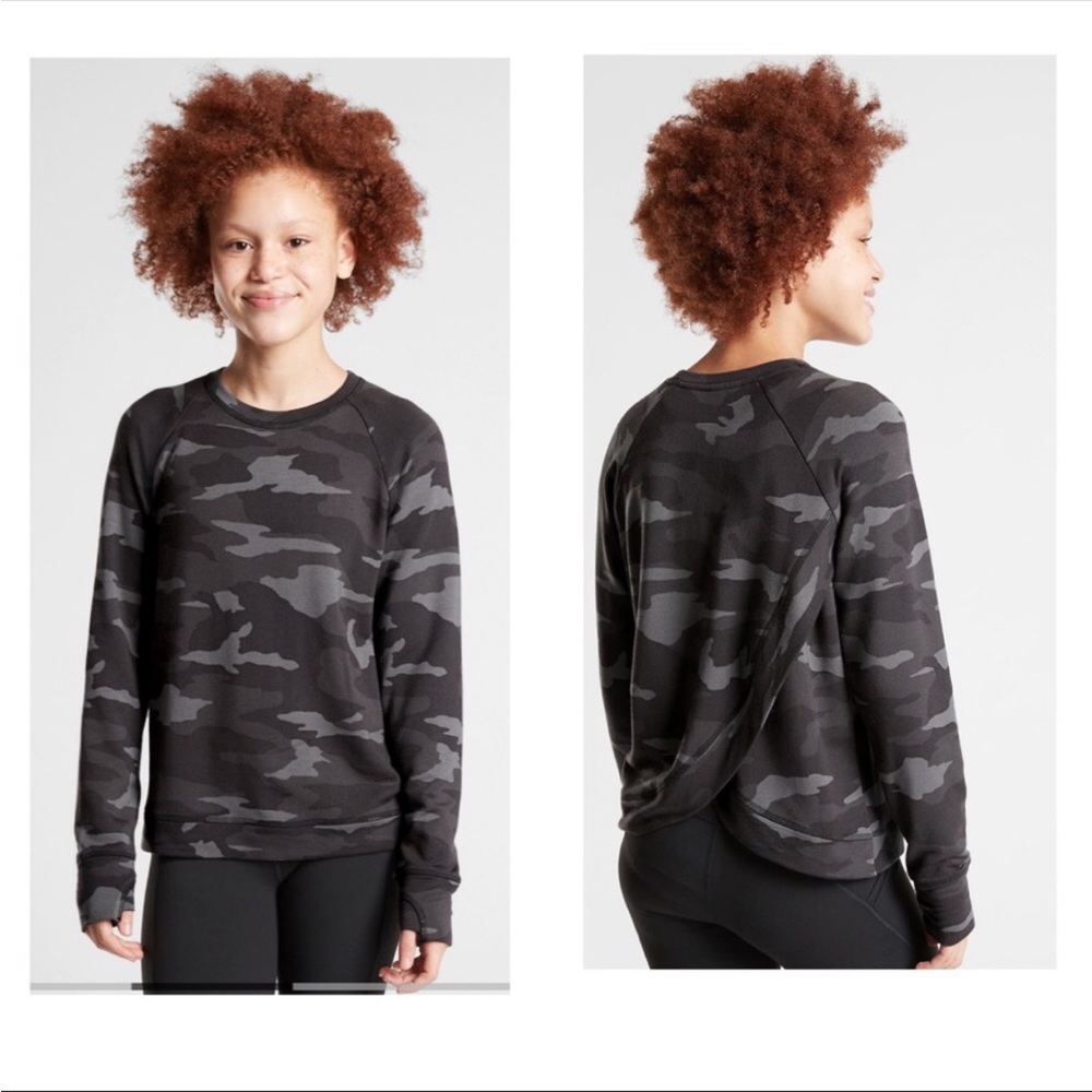 Athleta Girl Cozy Cross Your Fingers Camo Sweatshirt size medium 8/10 VGUC
